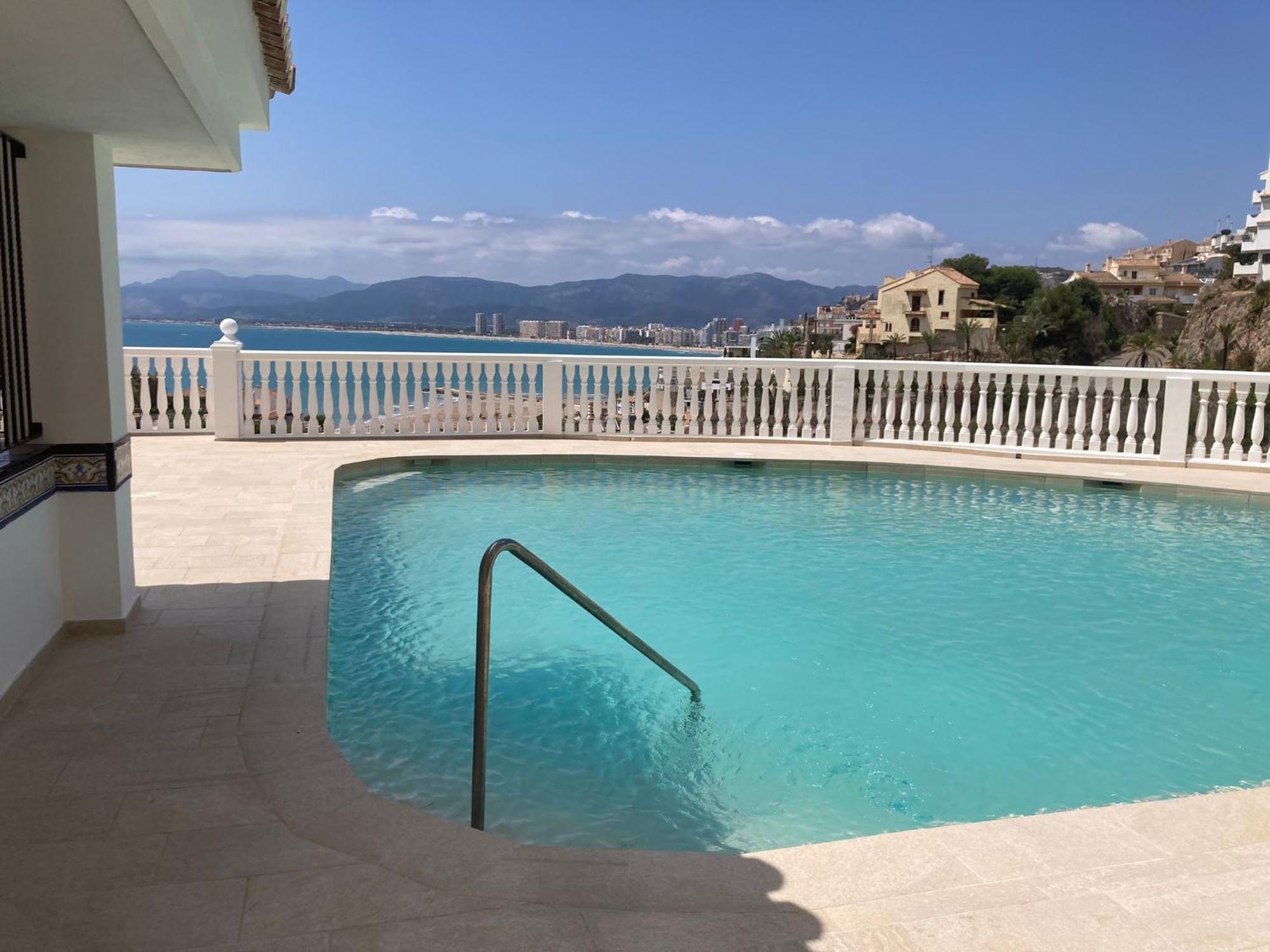 Royal Beach - Appartment With Sea View & Terrace 法罗德卡勒拉 外观 照片